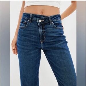 American Eagle Mom Straight Jean V-Rise